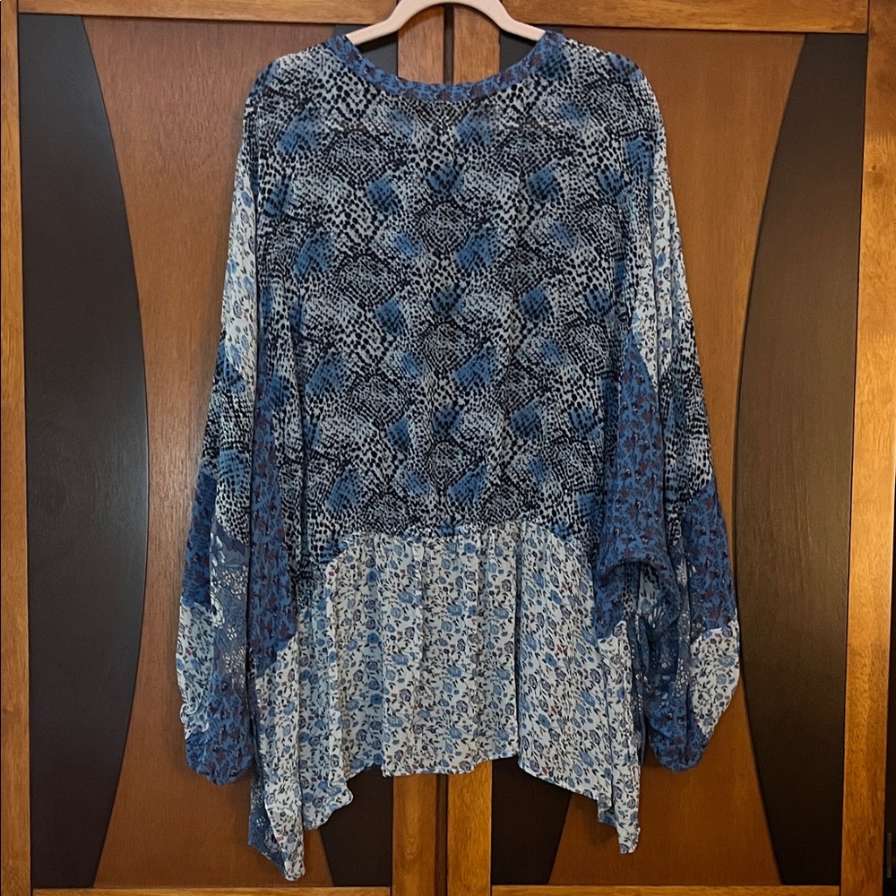 LOGO Mixed Media Blue Patterned Topper w/Dramatic Dolman Sleeves-Sharkbite Hem - Picture 8 of 12